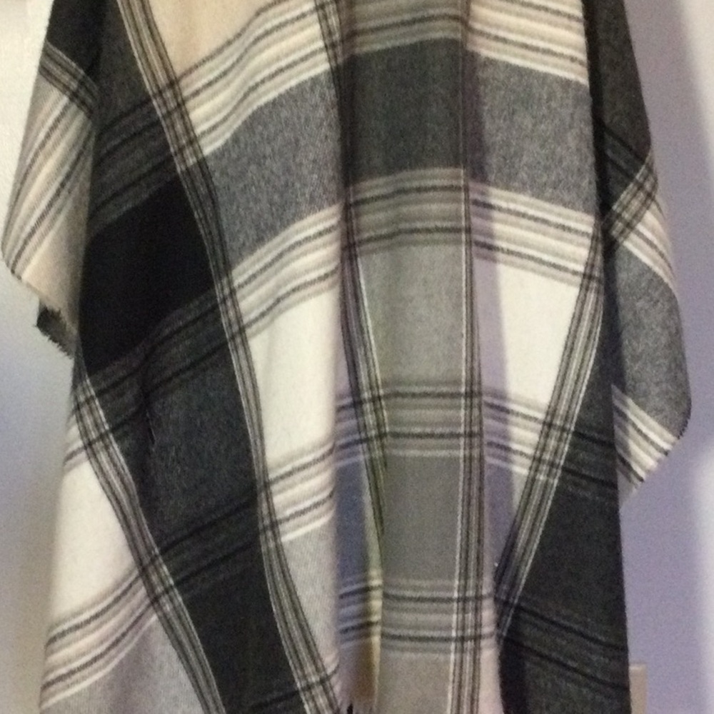 Nine West Plaid Poncho - Picture 7 of 9